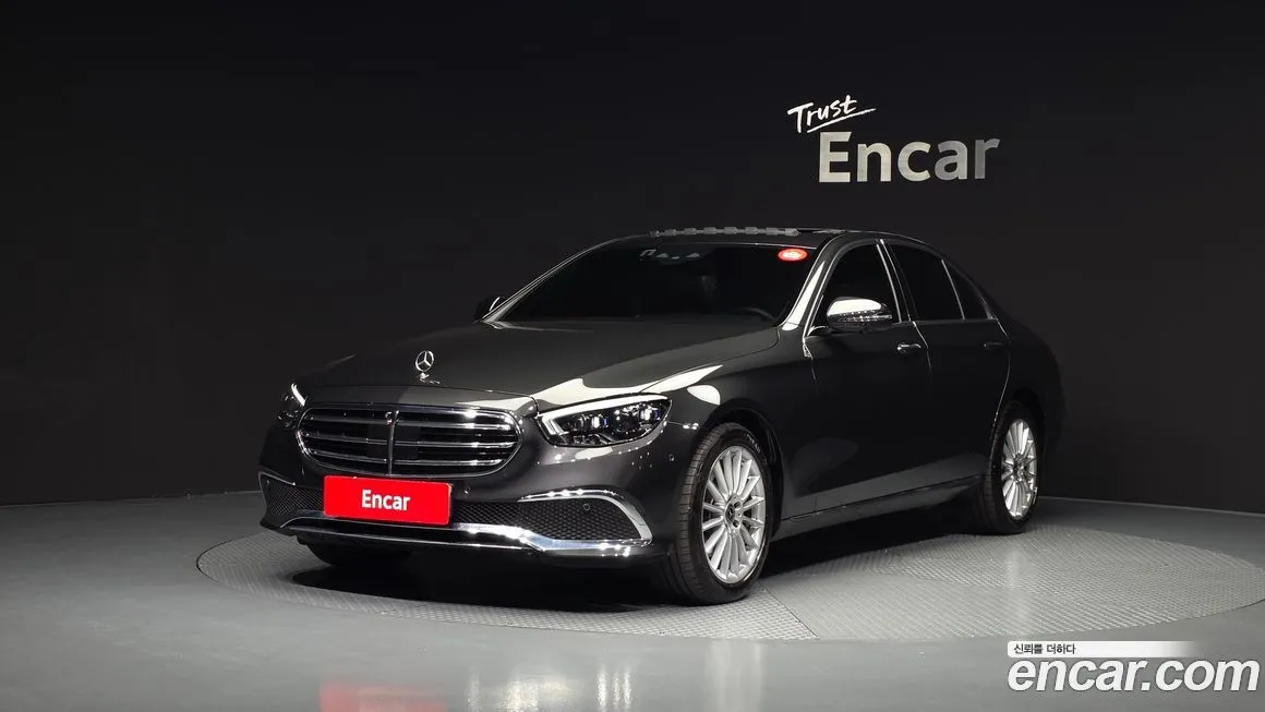Mercedes-Benz E-Class — фото 1