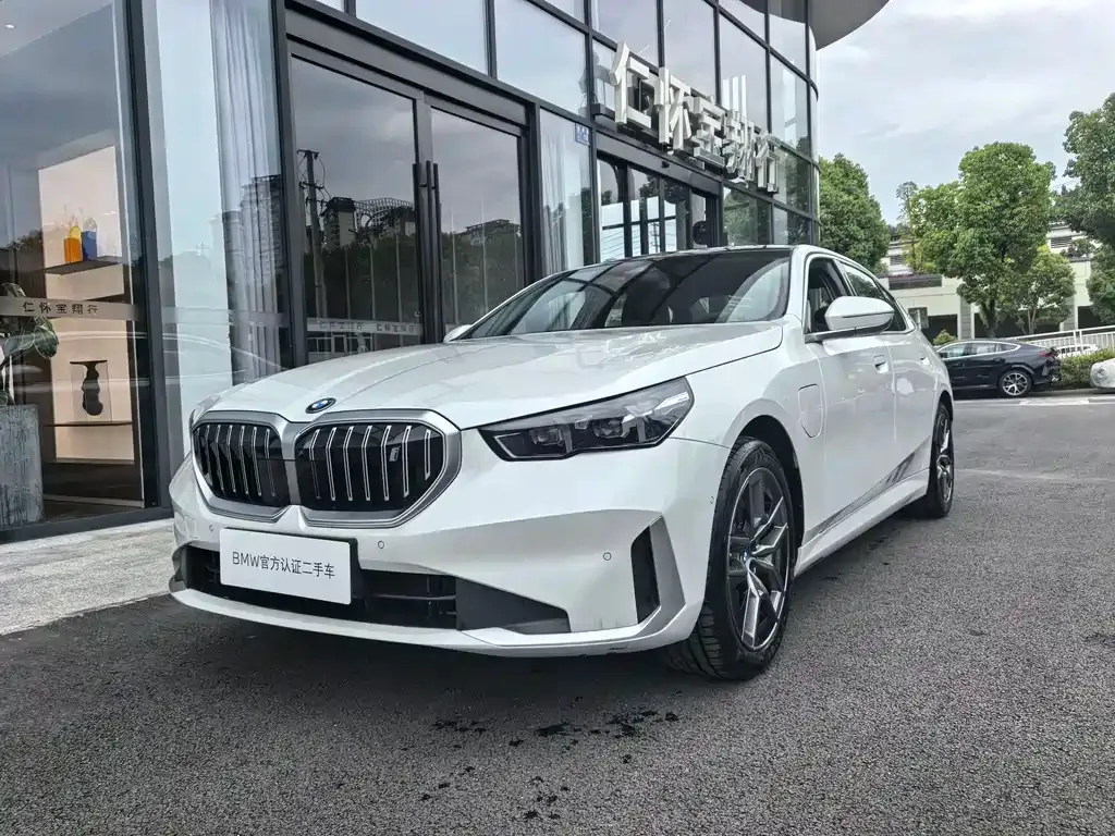 BMW i5