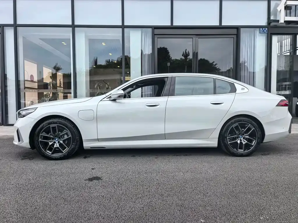 BMW i5 2025 из CN, фото 9