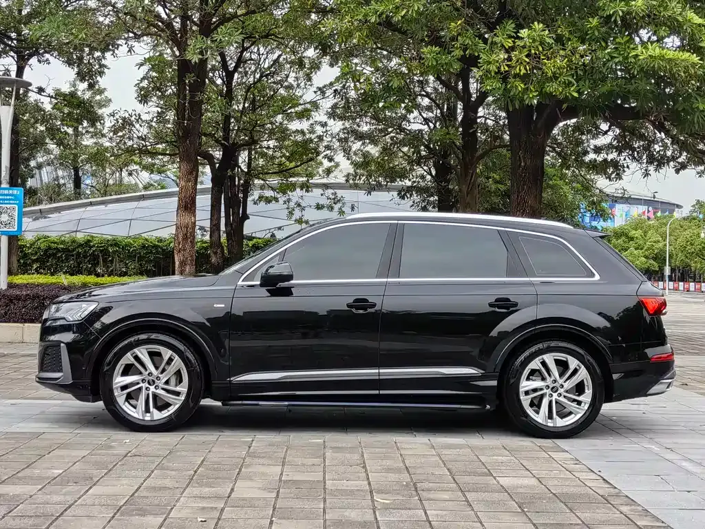 Audi Q7 — фото 9