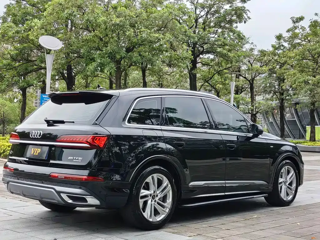 Audi Q7 — фото 10