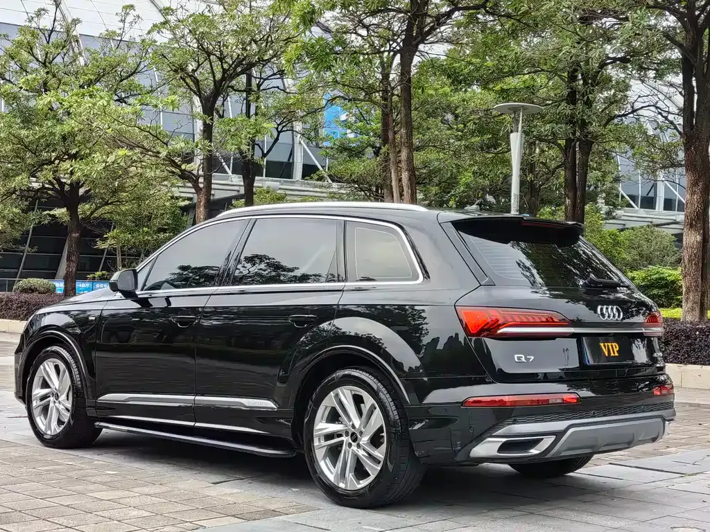 Audi Q7 — фото 7