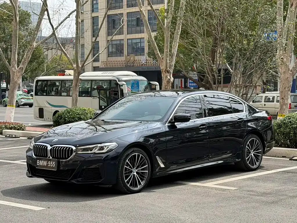 BMW 5 Series — фото 1