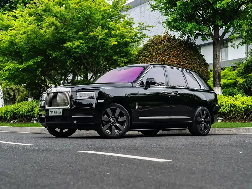 Rolls-Royce Cullinan — фото 1