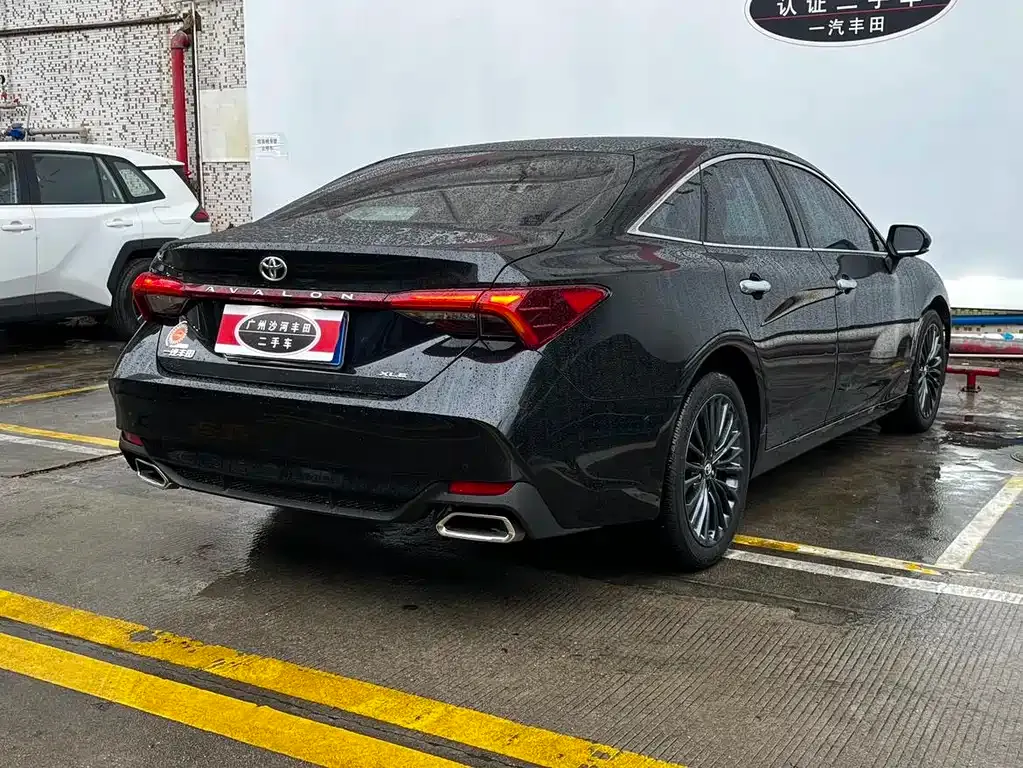 Toyota Avalon — фото 10