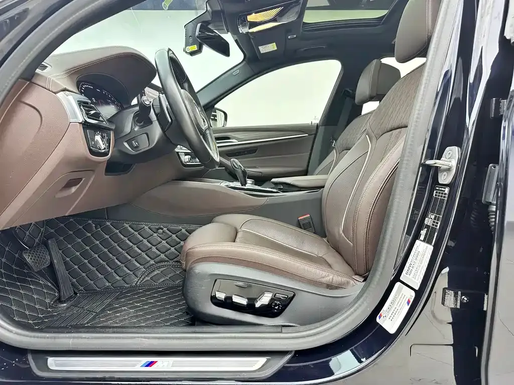 BMW 5 Series 2022 из CN, фото 3