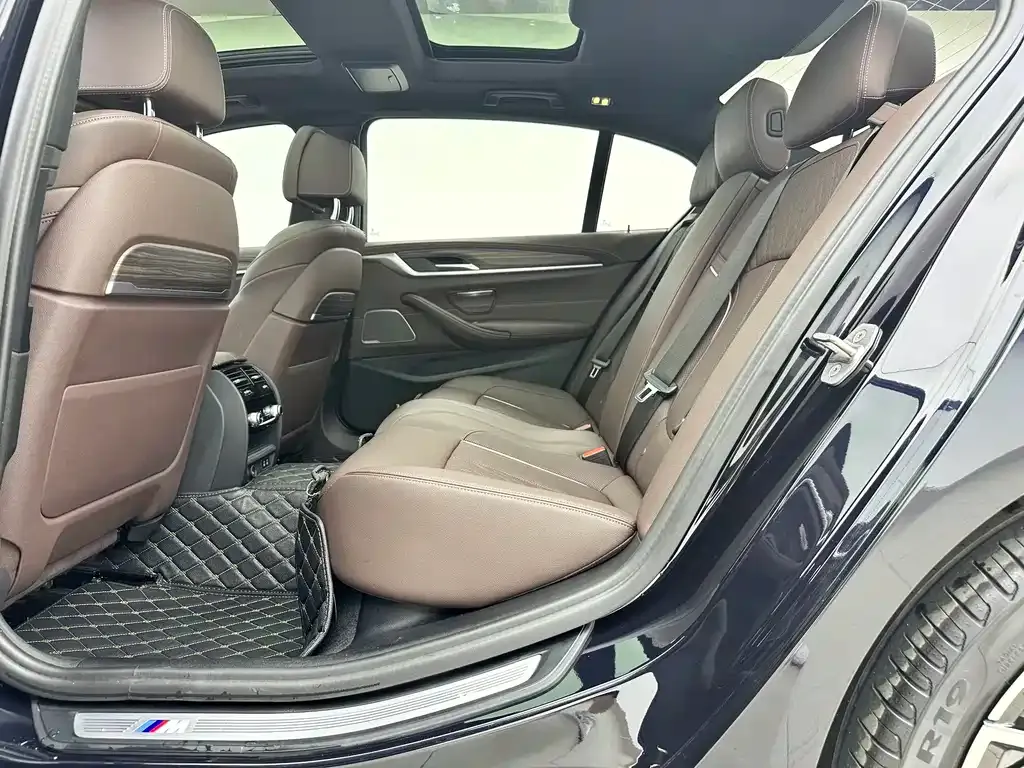 BMW 5 Series 2022 из CN, фото 10