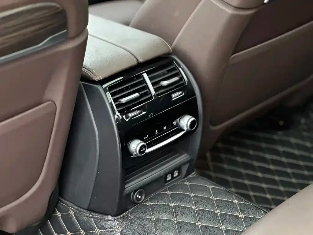 BMW 5 Series 2022 из CN, фото 7