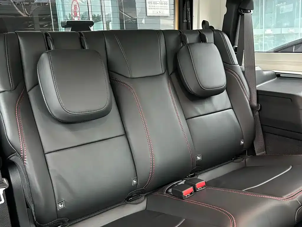 Jeep Wrangler — фото 6