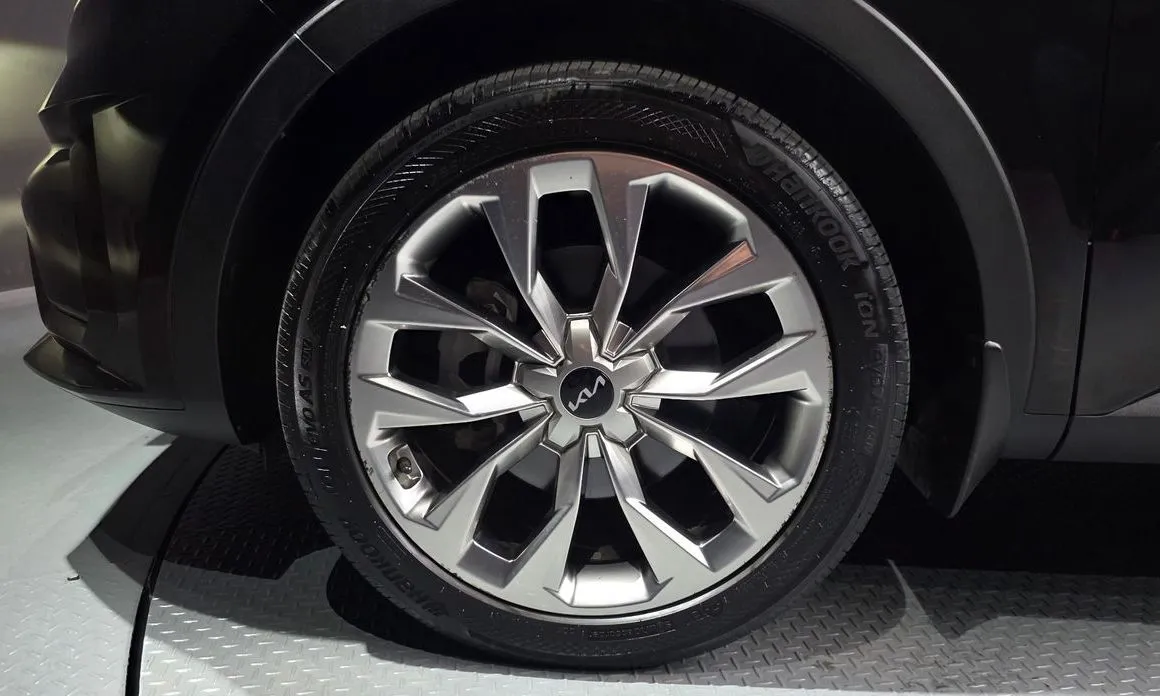 Kia Sorento — фото 6