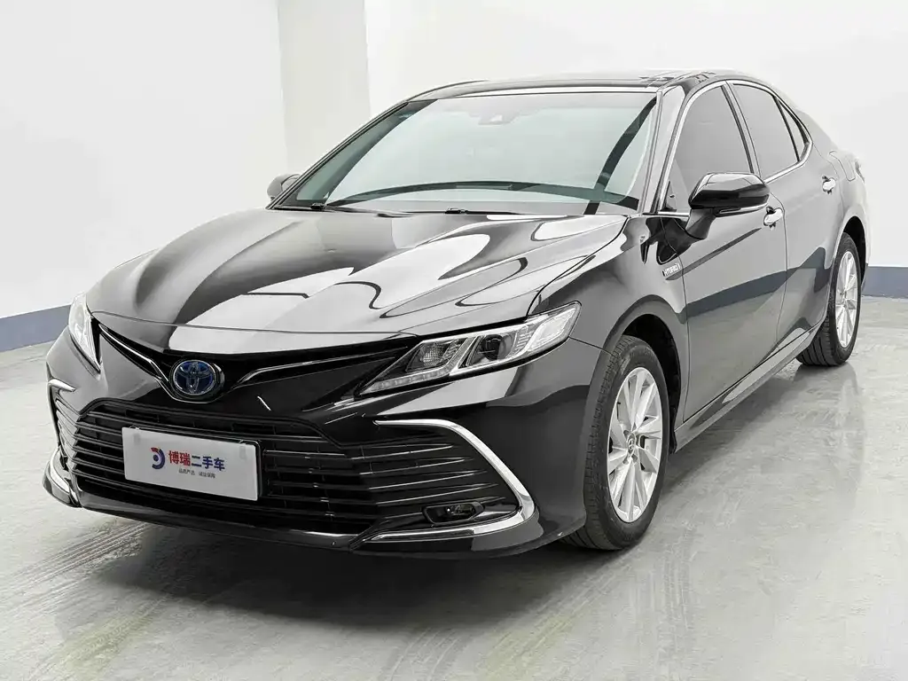 Toyota Camry — фото 5
