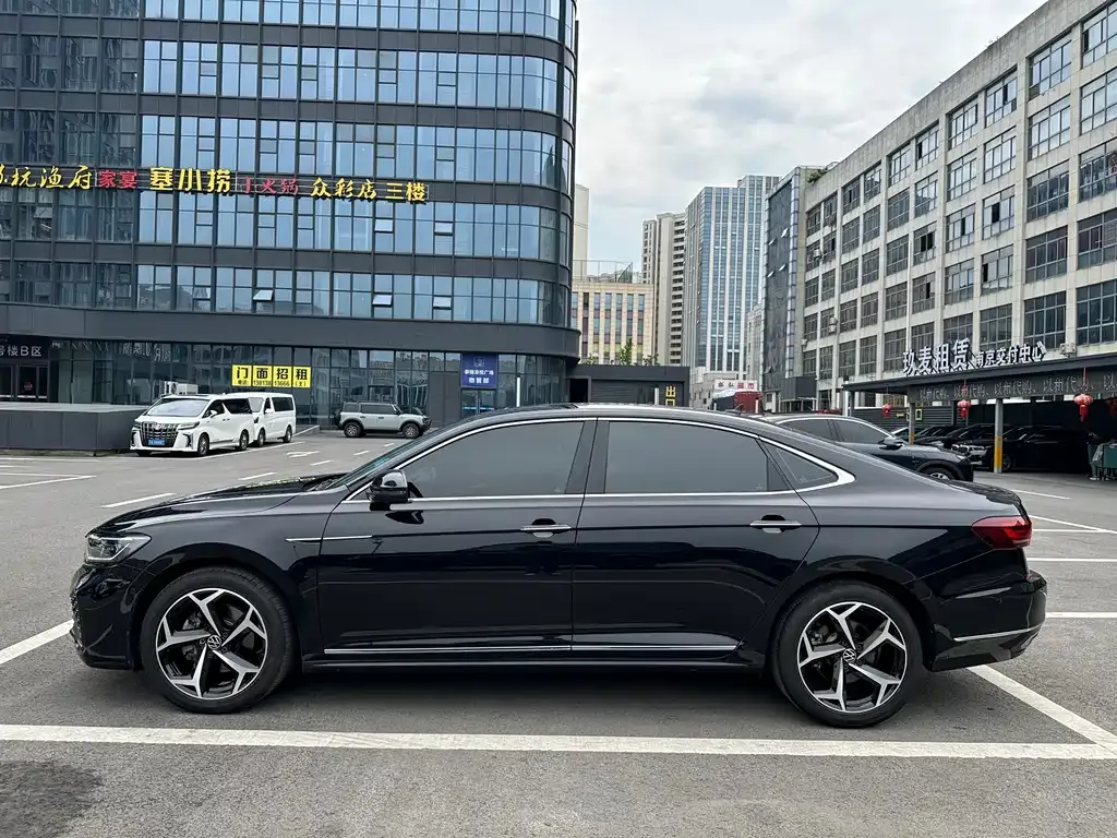 Volkswagen Passat — фото 9