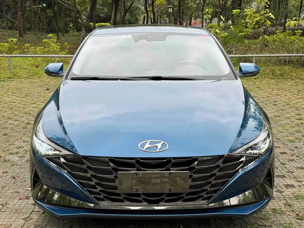Hyundai Elantra — фото 2