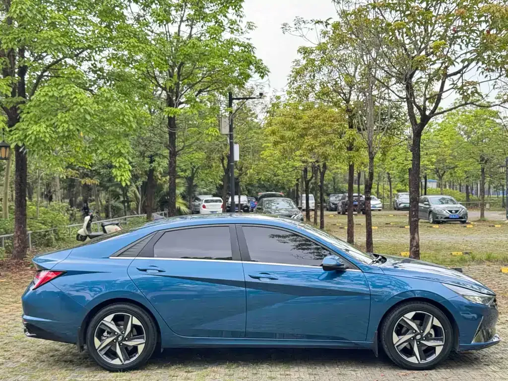Hyundai Elantra — фото 3