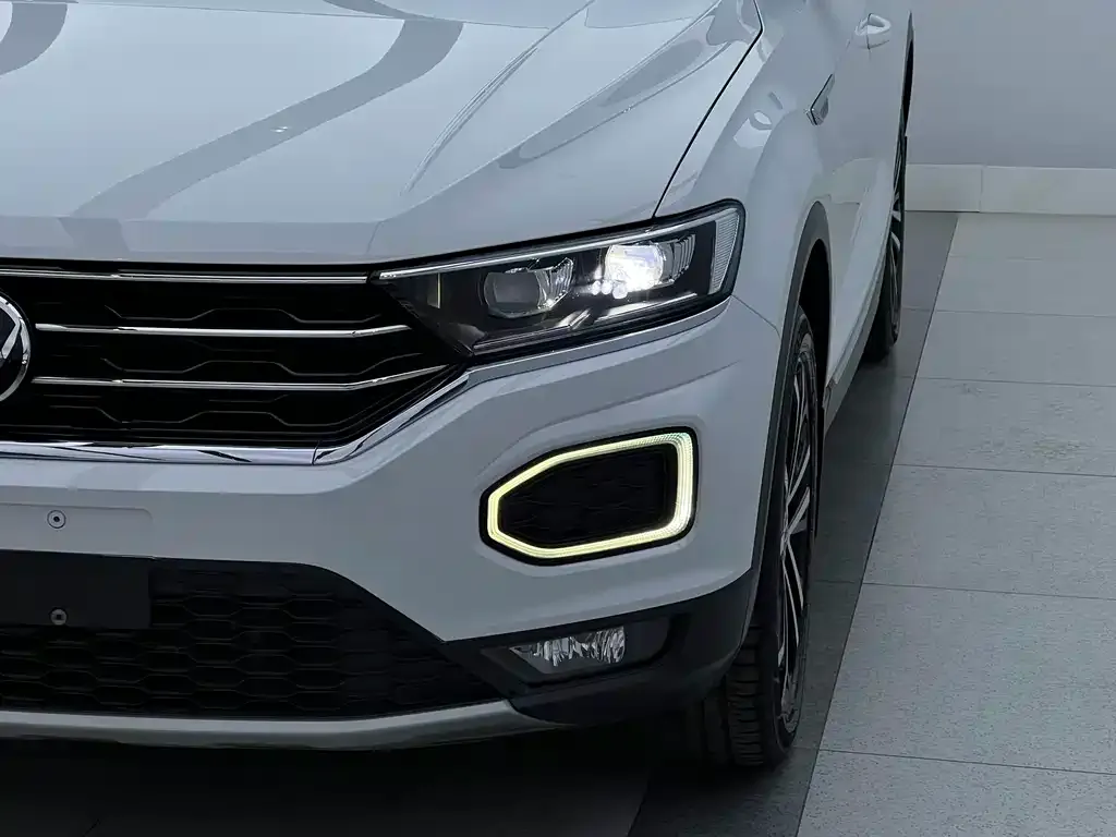 Volkswagen T-Roc — фото 9