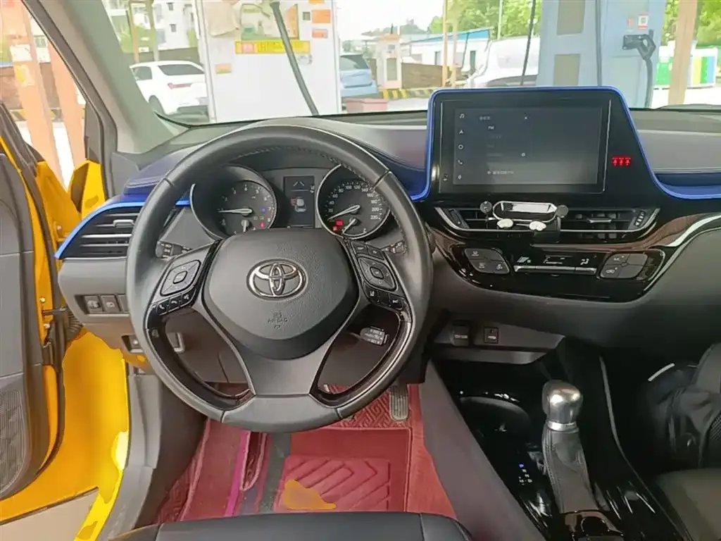 Toyota C-HR — фото 10
