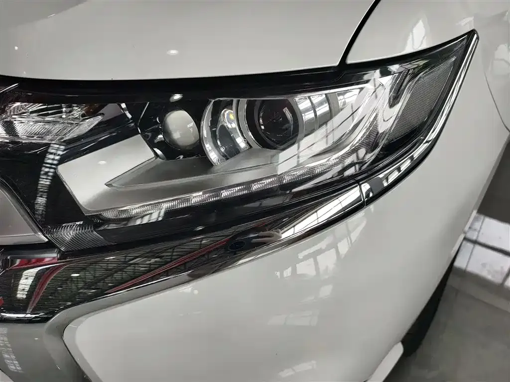 Mitsubishi Outlander 2022 из CN, фото 2