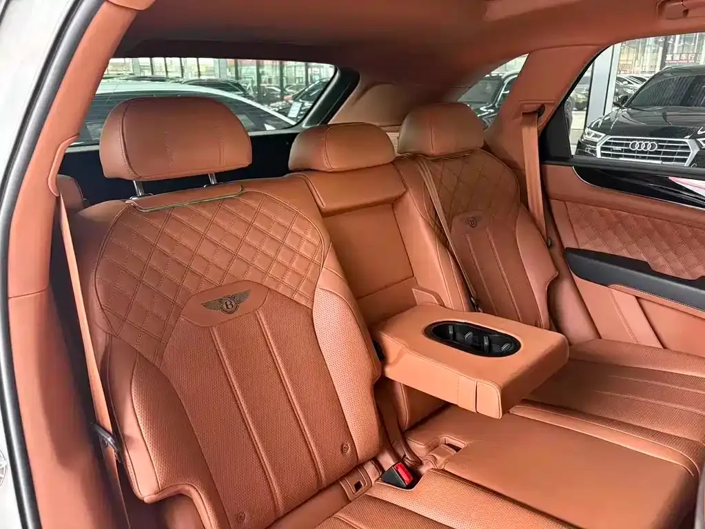 Bentley Bentayga — фото 2