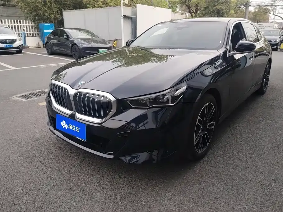 BMW 5 Series — фото 1