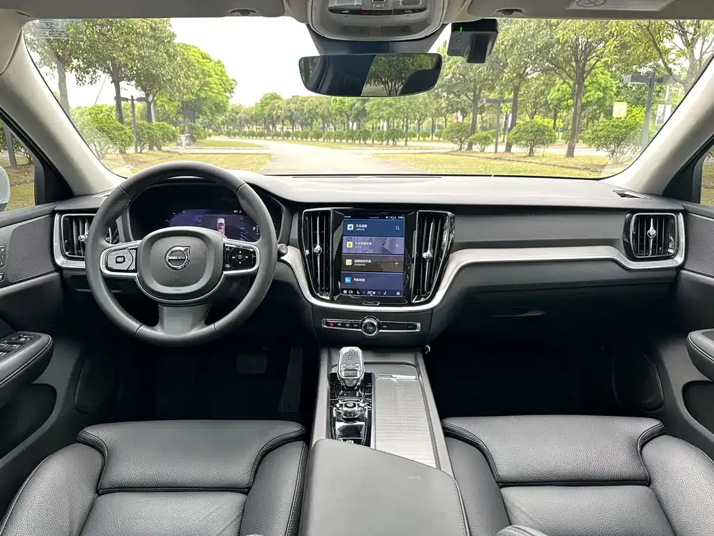 Volvo V60 2022 из CN, фото 4