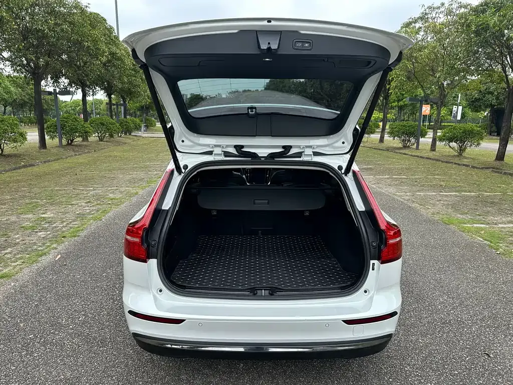 Volvo V60 2022 из CN, фото 8