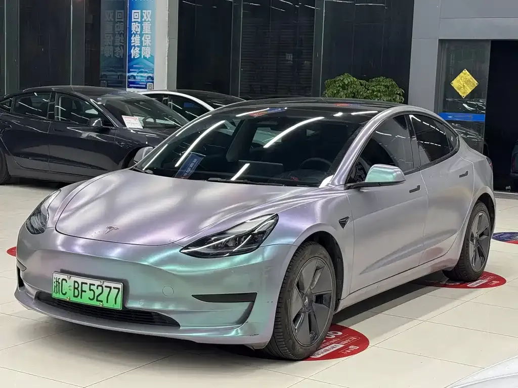 Tesla Model 3 — фото 1