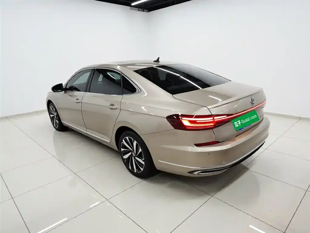 Volkswagen Passat — фото 8