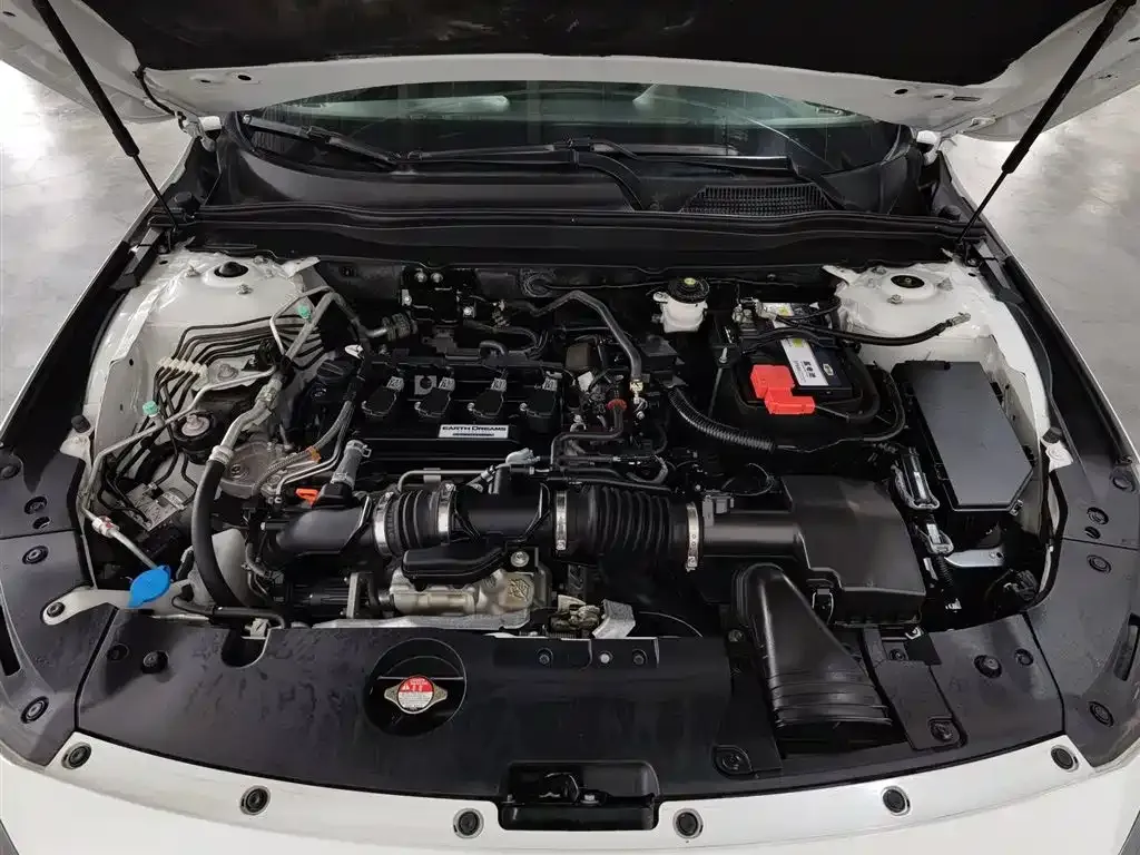 Honda Accord — фото 10