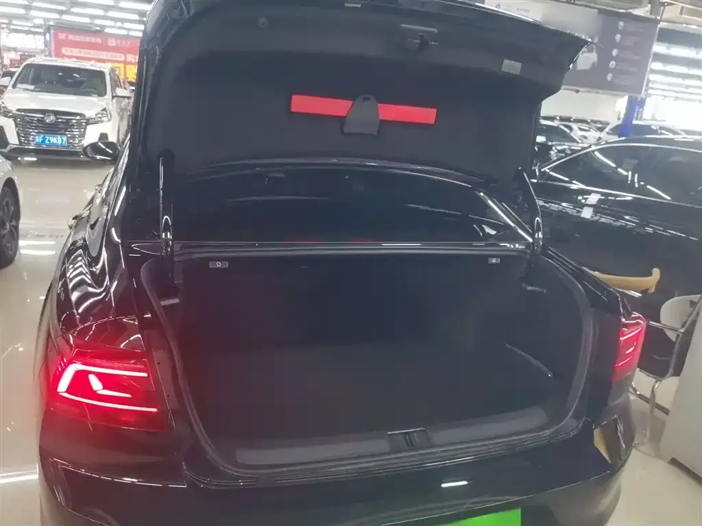 Volkswagen Magotan 2025 из CN, фото 4
