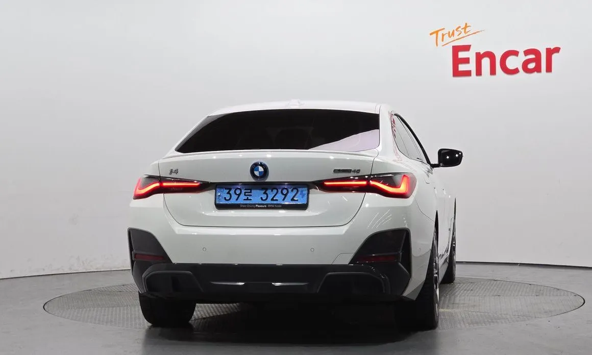 BMW i4 — фото 9