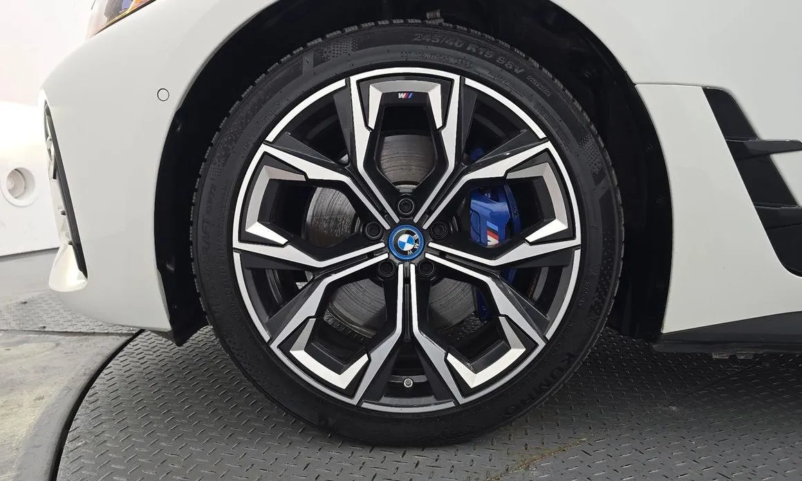 BMW i4 — фото 2