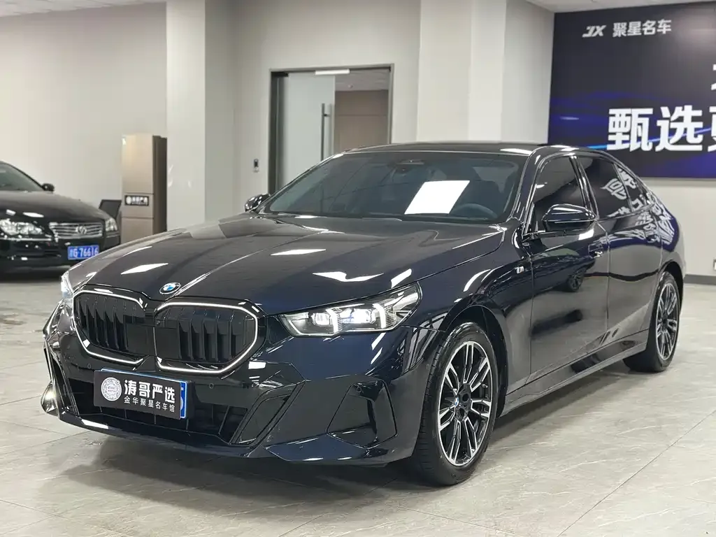 BMW 5 Series — фото 1