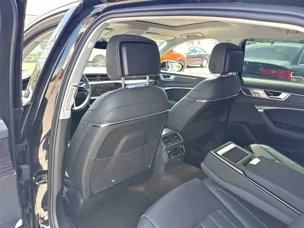 Audi A6L 2024 из CN, фото 4