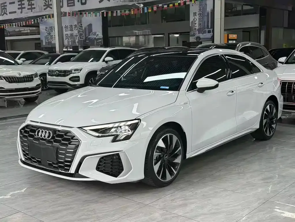 Audi A3 — фото 1