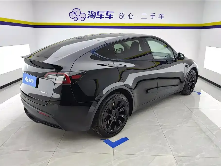 Tesla Model Y — фото 10