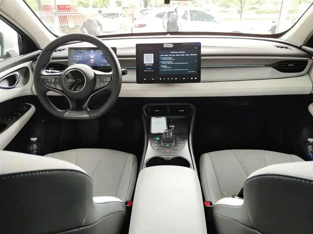BYD Seal 05 DM-i — фото 10