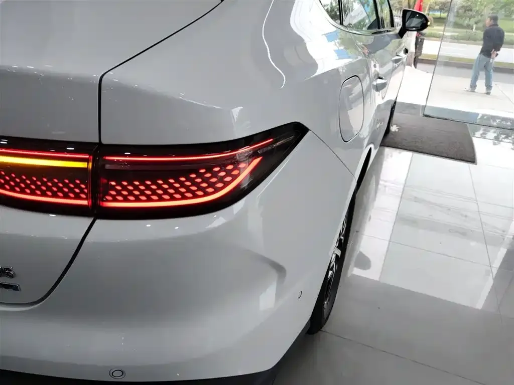 BYD Seal 05 DM-i — фото 8