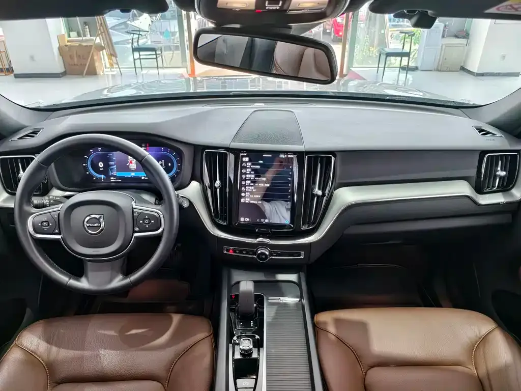 Volvo XC60 — фото 4