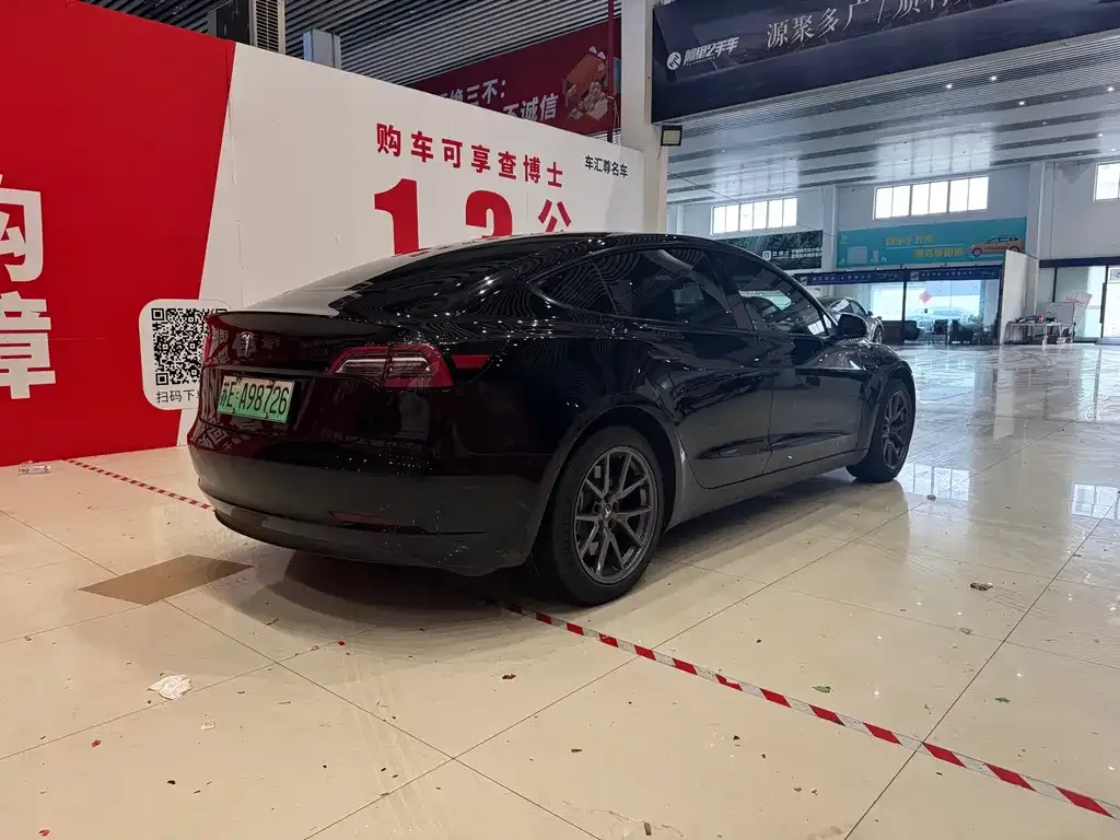 Tesla Model 3 — фото 5