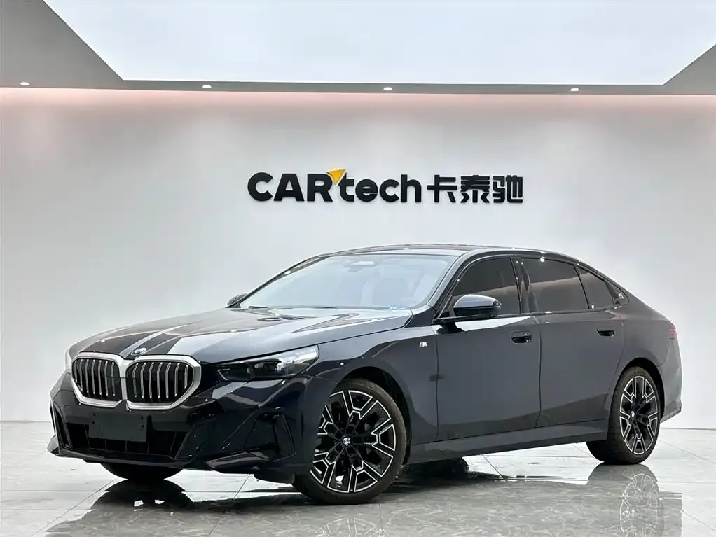 BMW 5 Series — фото 1