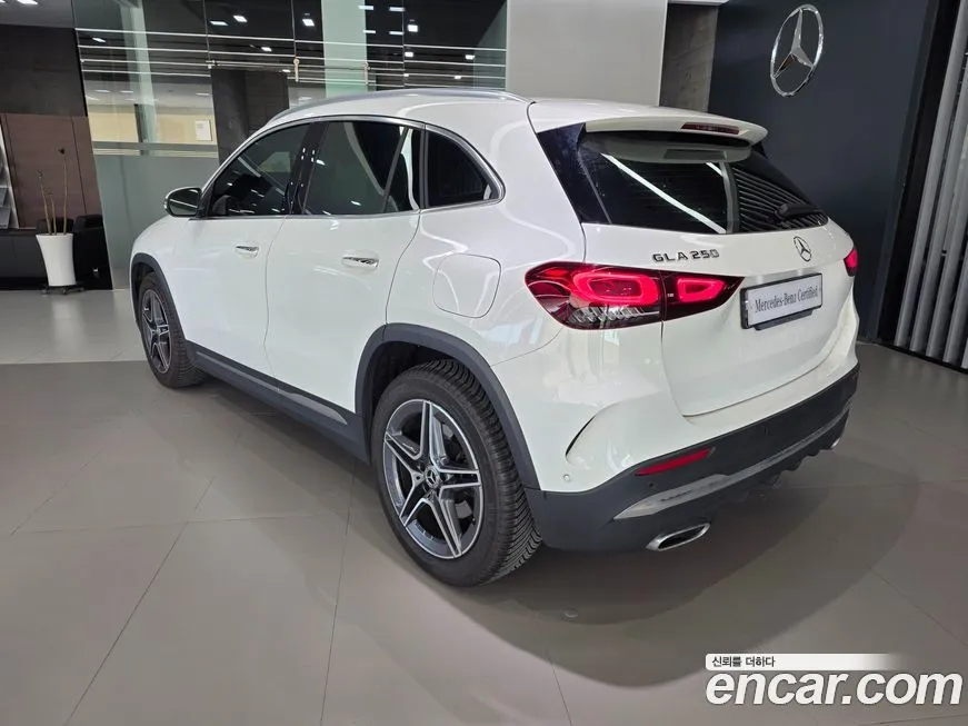 Mercedes-Benz GLA-Class — фото 7