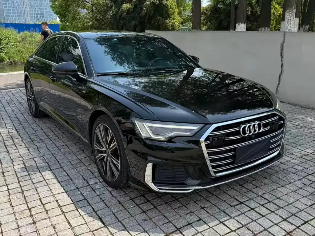 Audi A6L — фото 1
