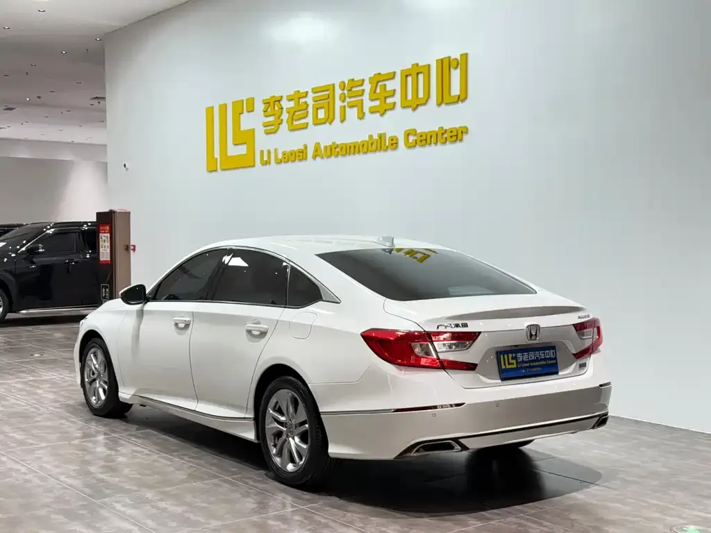 Honda Accord — фото 10