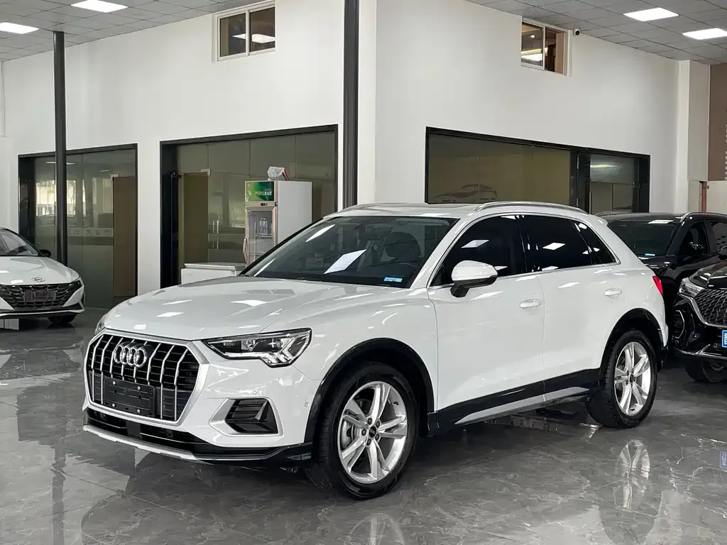 Audi Q3 — фото 1