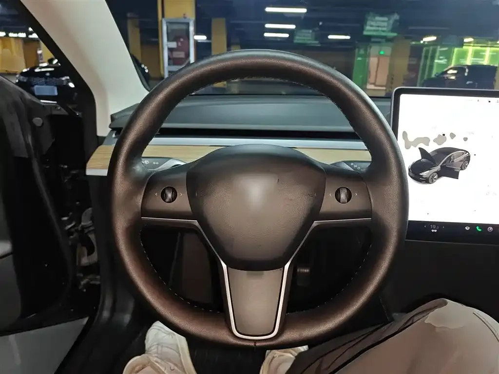 Tesla Model 3 — фото 7
