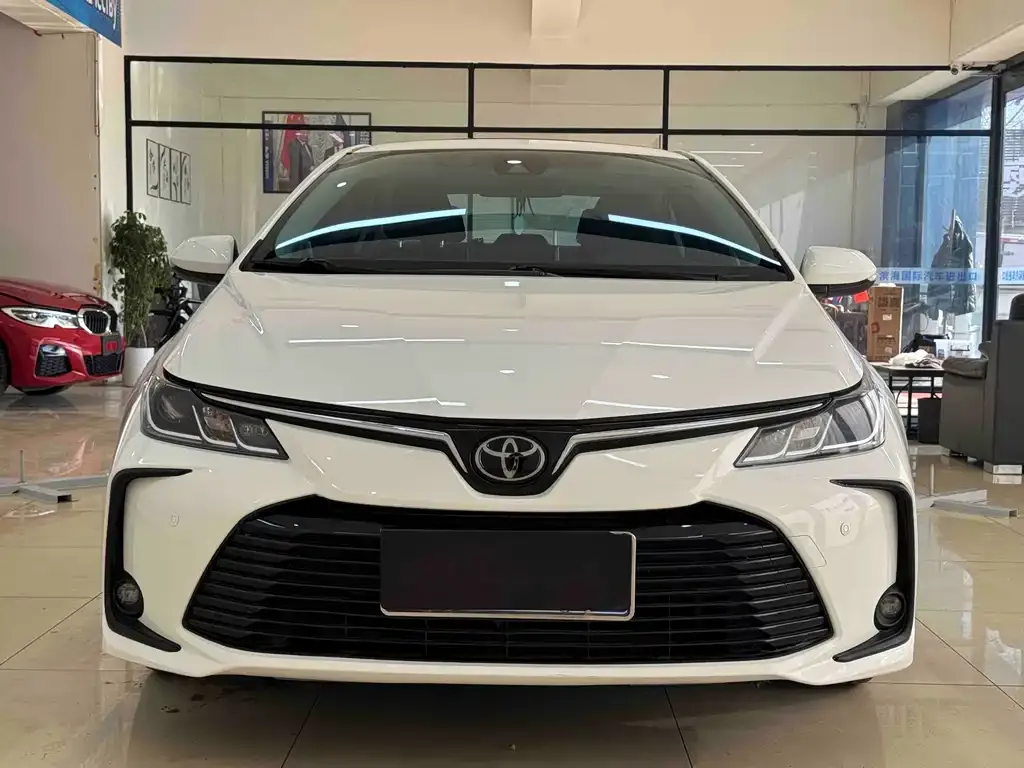 Toyota Corolla — фото 7