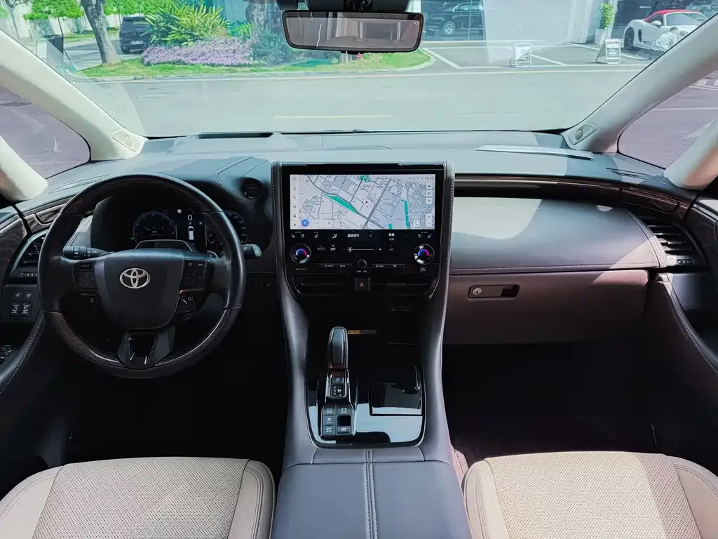 Toyota Alphard — фото 4