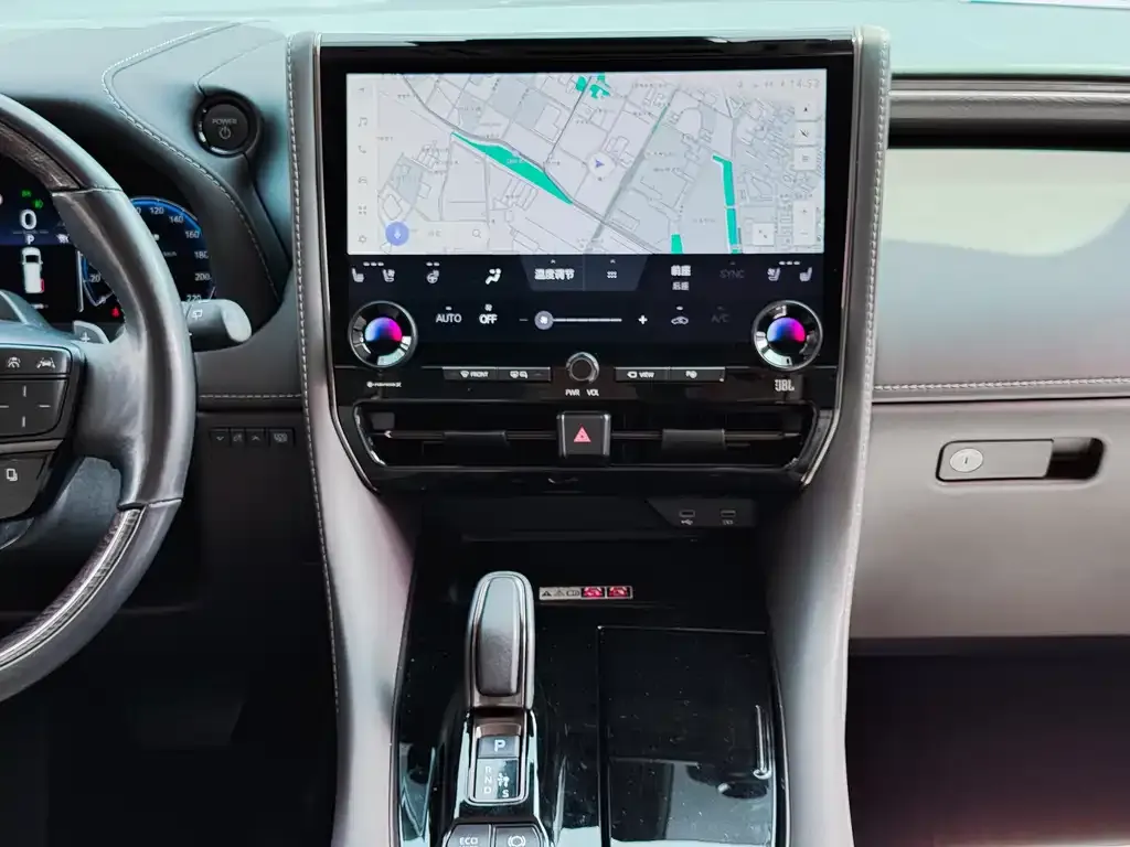 Toyota Alphard — фото 2