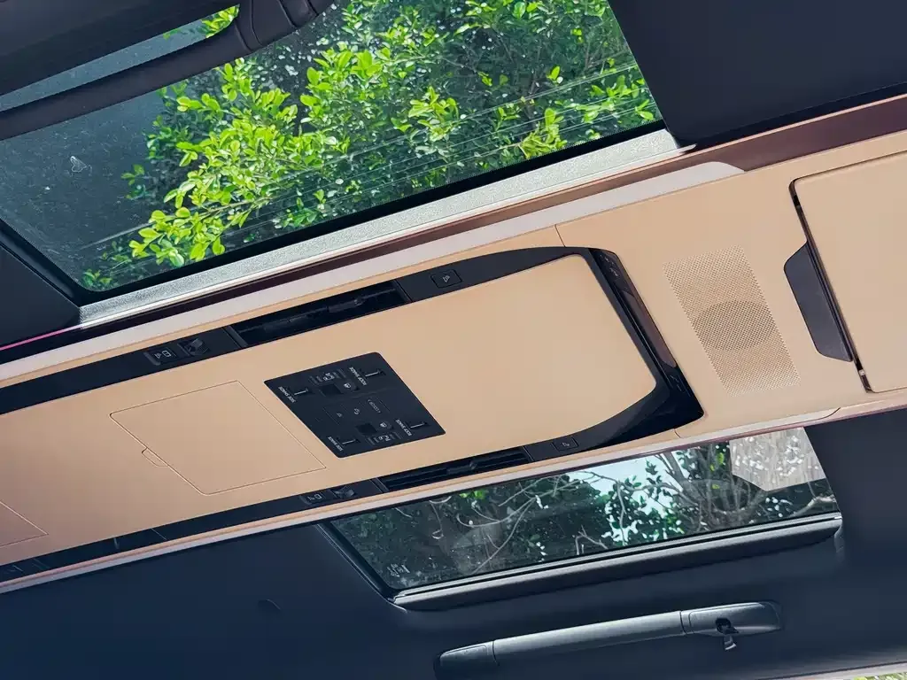 Toyota Alphard — фото 9