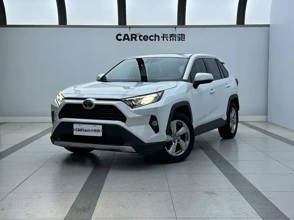 Toyota RAV4 — фото 6